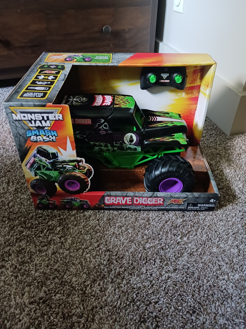 NWT Monster Jam Smash & Bash Grave Digger Remote Control Monster Truck